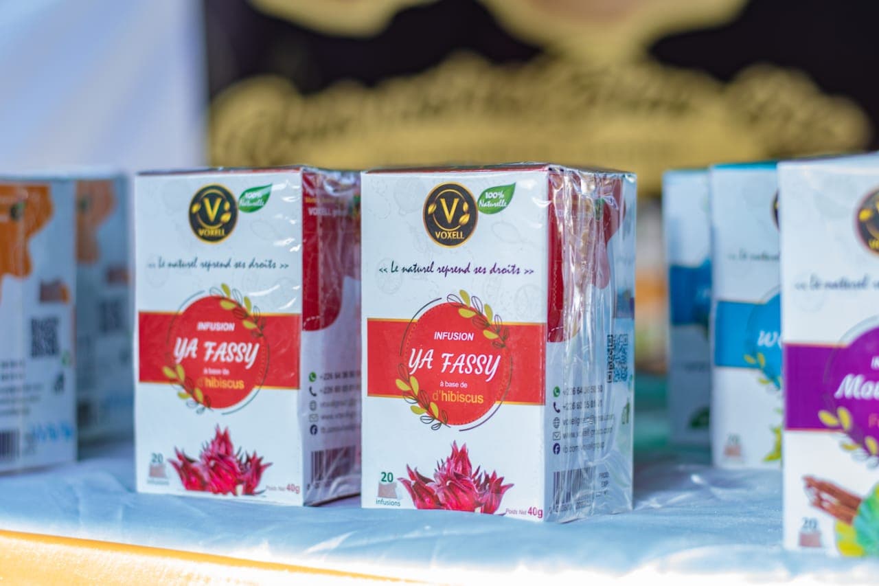 Infus Hibiskus Voxell diekspor oleh Sahel Agri-Sol / Adalidda (Sahel Agri-Sol / Adalidda / domain publik)