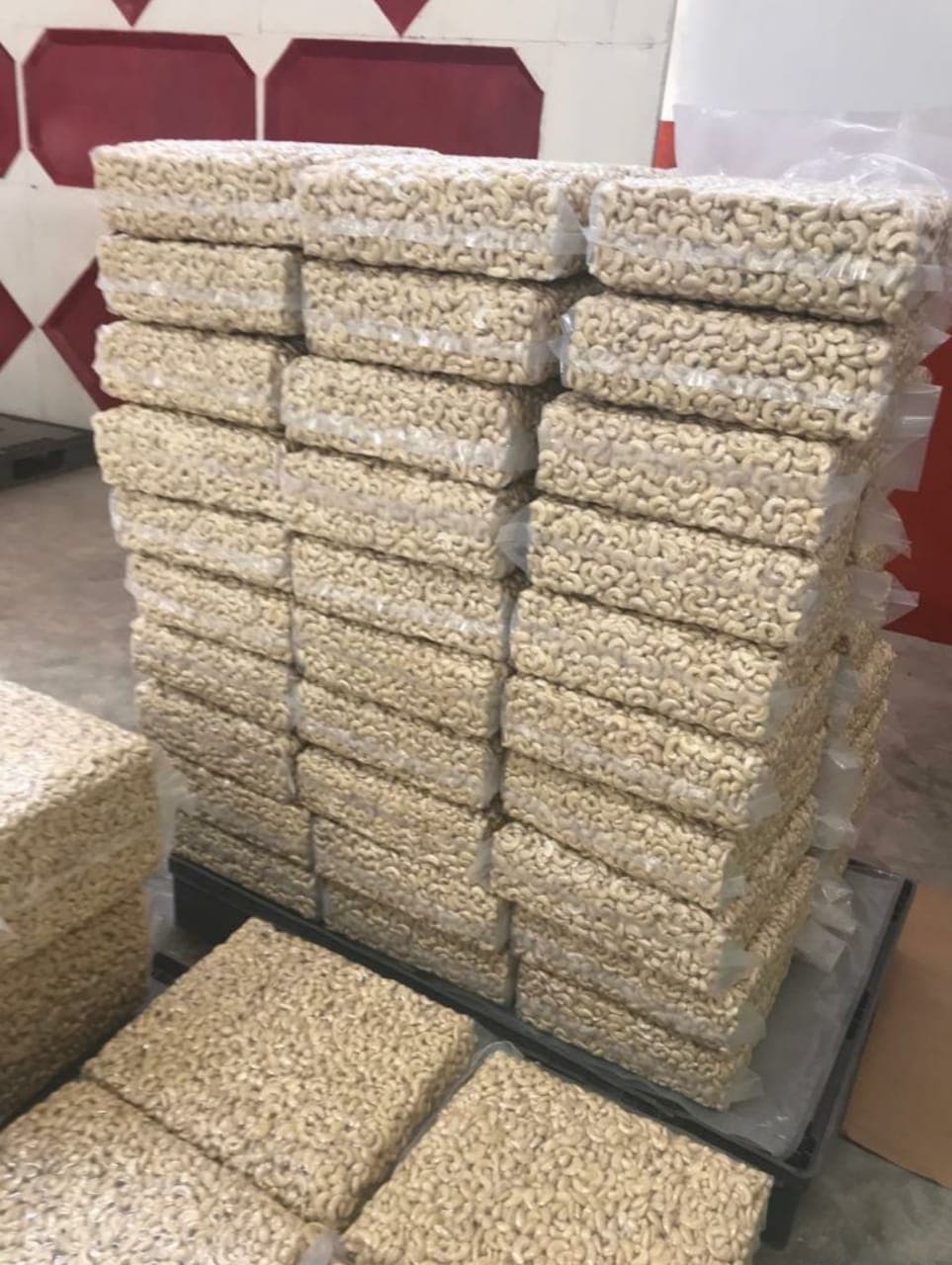 Nueces de cajú sin cáscara envasadas al vacío para conservar su frescura (Sahel Agri-Sol / Adalidda / dominio público)