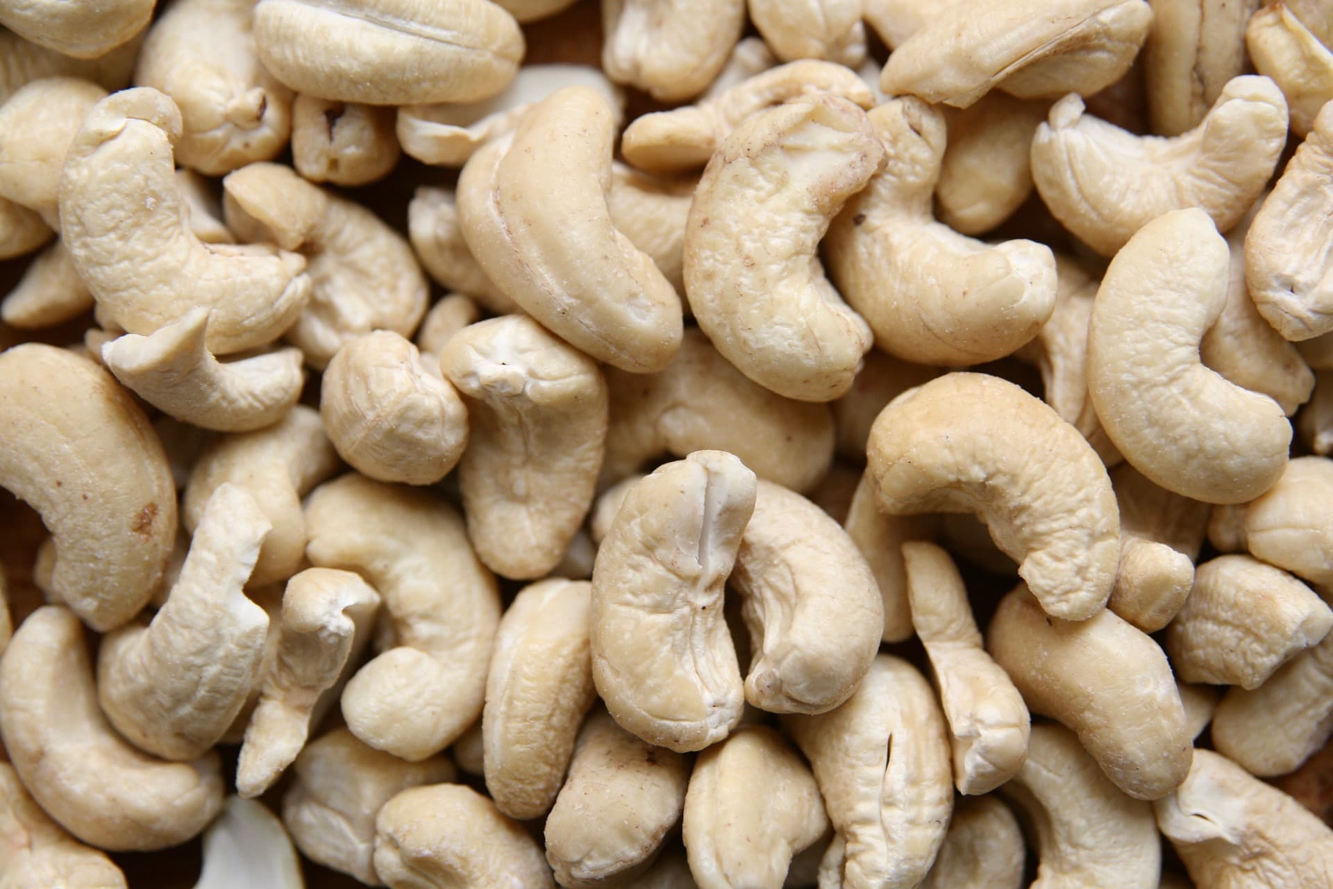 Nueces de anacardo peladas (Sahel Agri-Sol / Adalidda / dominio público)